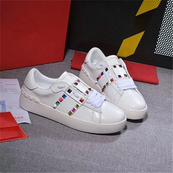 

Mens Garavani Sneaker Rockstud Shoe Colour-block Panel Logo Calfskin Leather Womens Luxurys Designer White Sneakers Trainer Runner Lace-up Shoes, No shoe;for different fees