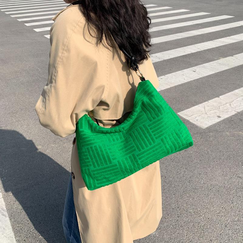 

Evening Bags Large Capacity Green Orange Pink Dumpling Plush Bag Female Furry Shoulder Women'S Strap Handbag Luxury Designer