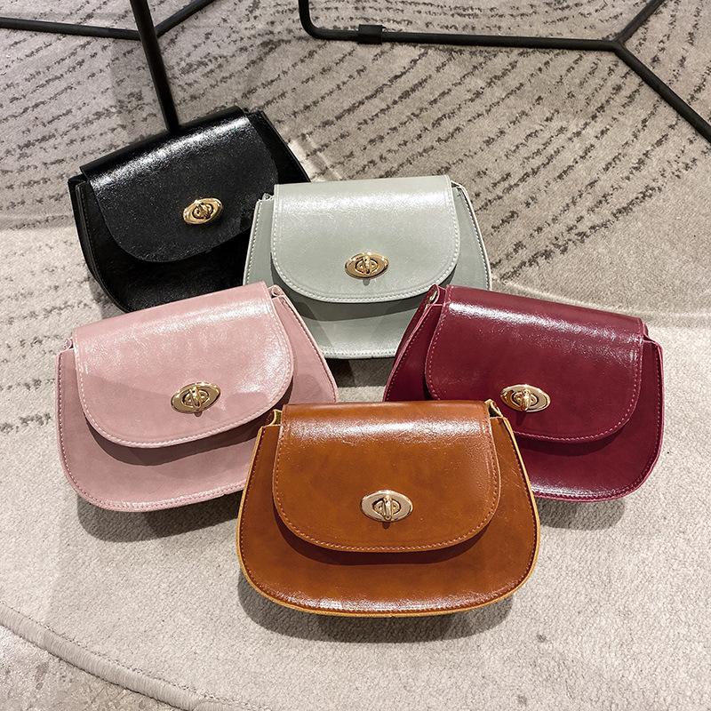 

Korean version of retro high quality semicircular small buckle bag with lid soft bread chain bag shoulder messenger, Black