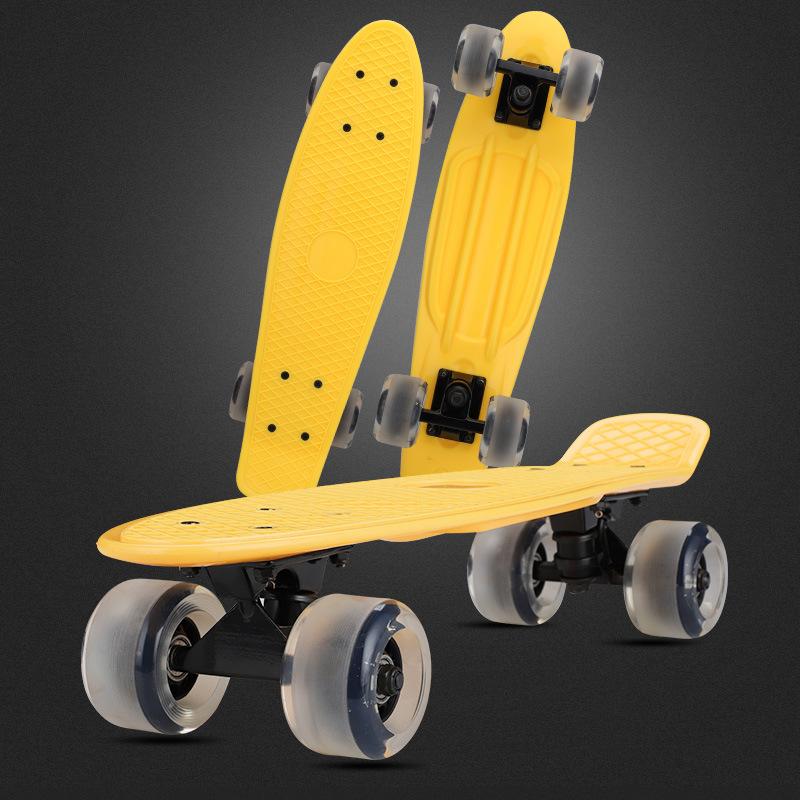 

Flashing Skateboard Single Kicktail Mini Cruiser Rocker Board Plastic 4 Wheels Teenager Adult Sidewalk Skating Street 6 Colors, Blue