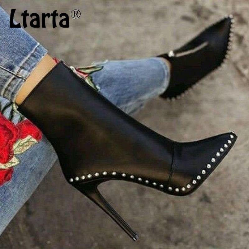 

LTARTA 2020 Women Sexy Boots Punk Wind Big Size Women's Boots Rivet Black White Women's Ankle for Women CWF-335-5