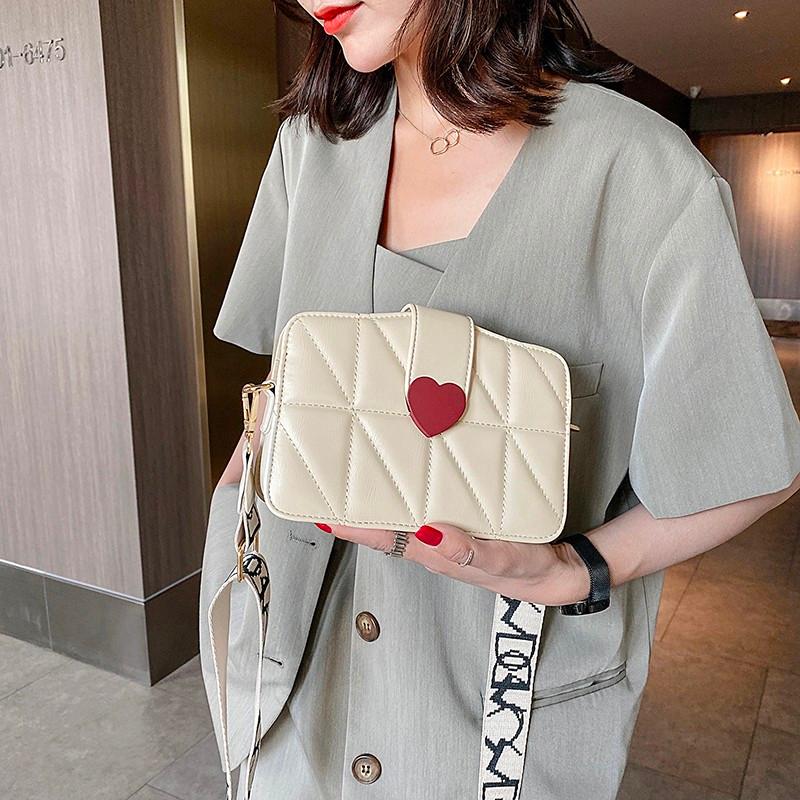 

2021 Trend New Fashion Women Shoulder Bag Package Party Flap Bag Woven Straps Luxury Handbags Women Bags Designer, Black