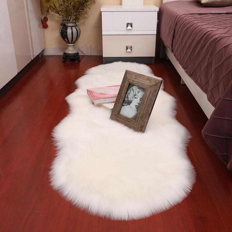 

2020 New Modern Simple Plush Soft Carpet Bedroom Bedside Cushion Living Room Table Mat Imitation Wool Window Decoration1