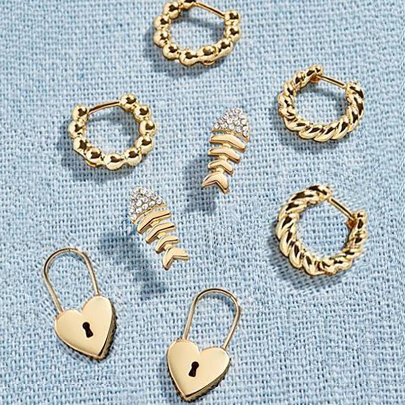 

2021 Vintage Geometric Fishbone Crystal Small Earrings set for Women Fashion Punk Circle Twist Round Bead Hoop Earrings Jewelry