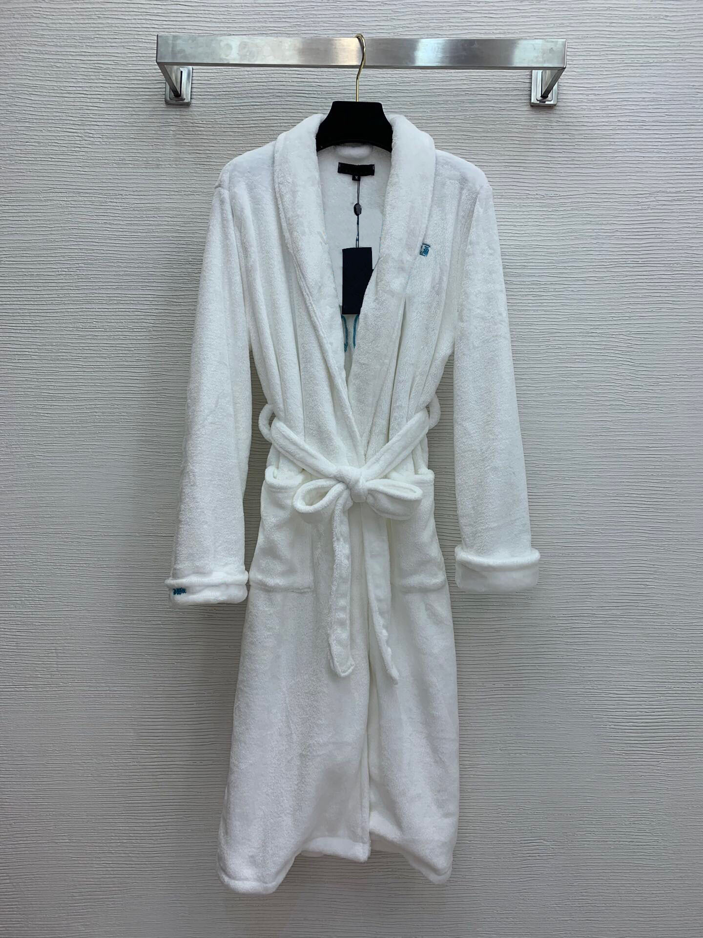 

2020 new high end Classic Sanskrit alphabet embroidery pattern with belt waist long sleeve robe bathrobe, As pics