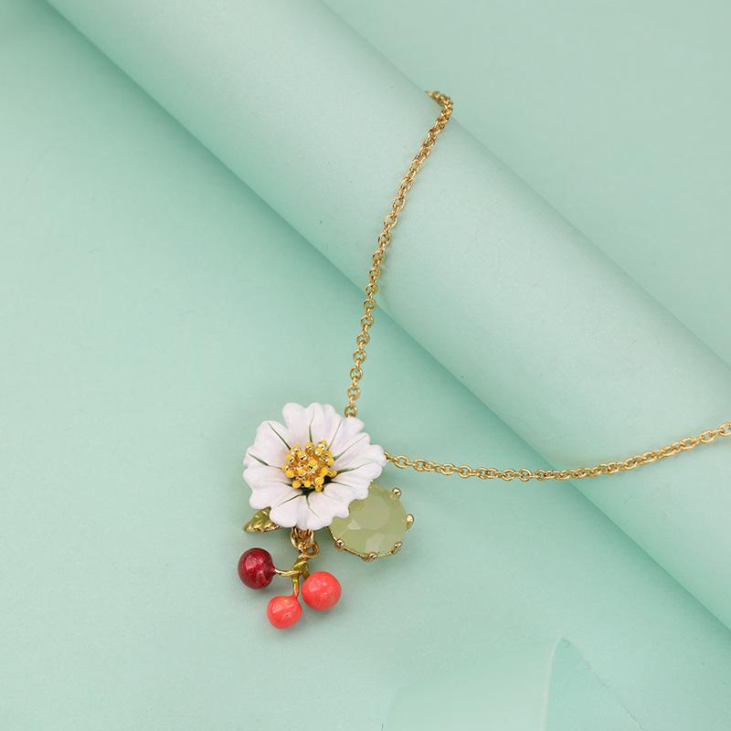 

Chokers Enamel Daisy Zircon Animal Cherry Pendants Gold Plated Choker Necklaces For Women Clavicle Chain Jewelry Friend Collare Gift