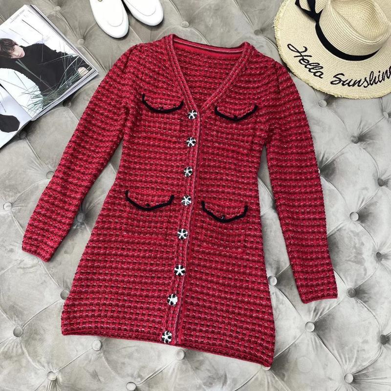 

2020 New Ladies Fashion Long Sleeve V-Neck Buttoned Big Red Dress 1118