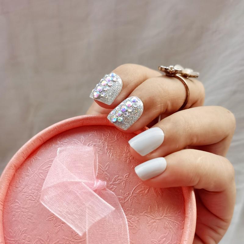 

Full diamond handmade crystal diamond candy fake nails short round head 24pcs milky, 1pcs