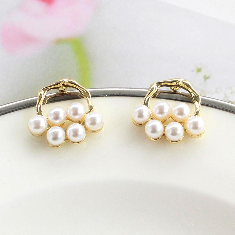

HF JEL Girl Statement Korean Pearl Earrings for Women Gold Color Simulated Pearl Drop Earring Simple Women Fashion Jewelry 2020
