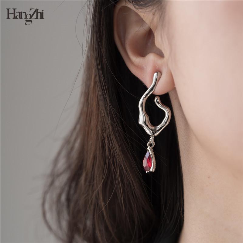 

HANGZHI 2021 Punk Metal Geometric Irregular Venom Red Rhinestone Long Water Stud Earrings Retro for Women Girls Party Jewelry