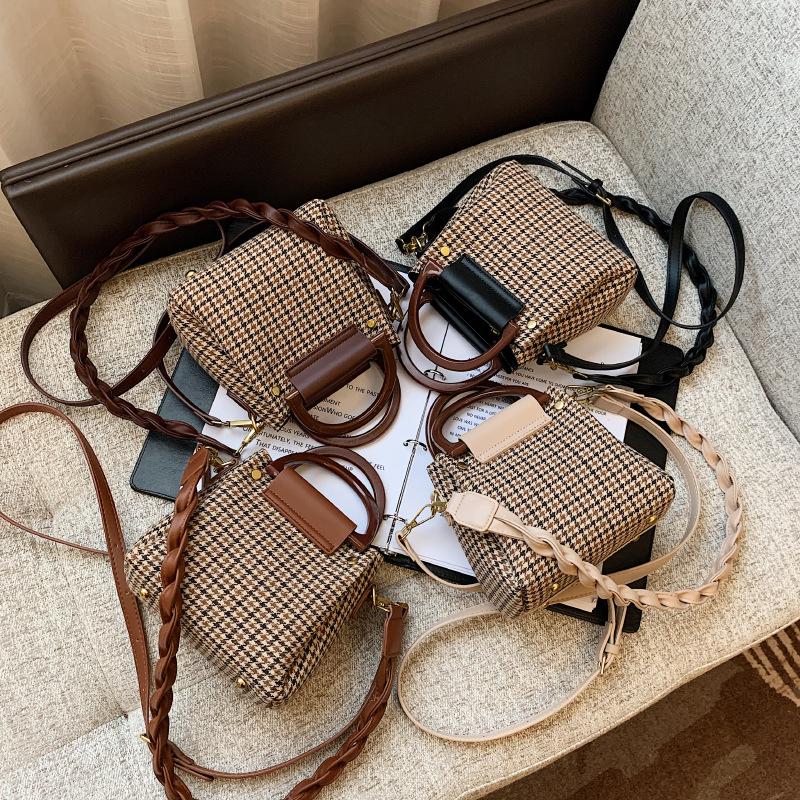 

fashion brand Brand Original Design Plover Handbag 2021 New Style Tide Messenger Bag Female Retro Bucket Bag, Black