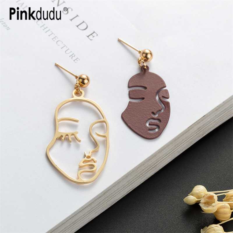 

Dangle & Chandelier Pinkdudu Unique Design Vintage Gold Color Hollow Earrings Kiss Wife Abstract Art Face Drop For Women Jewelry PD137