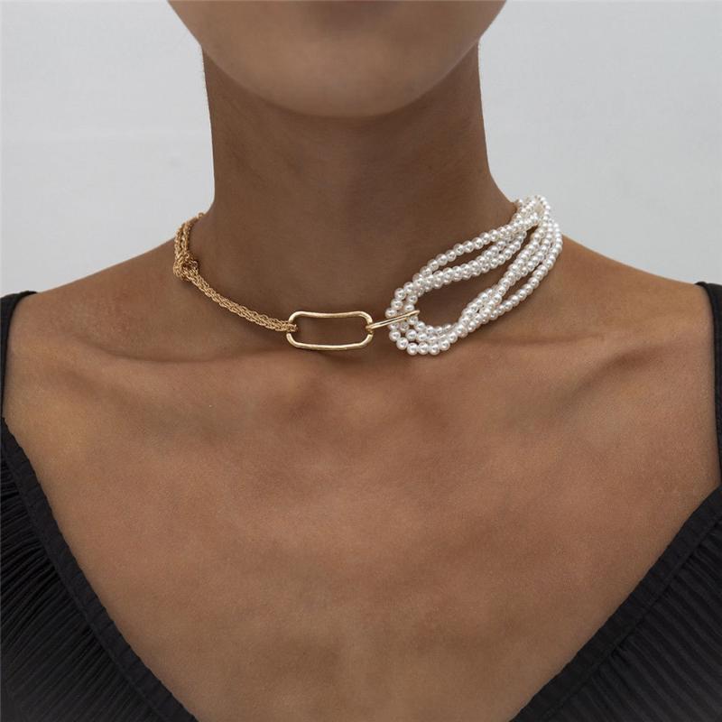 

New Ladies Popular Personality European and American Retro Temperament Hollow Asymmetric Simple Imitation Pearl Square Necklace