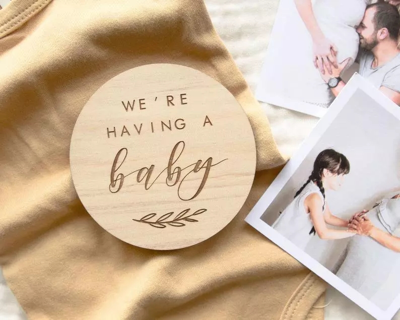 2pcs/lot we are having a baby wood sign card to be mom pregnancy announcement card milestone card baby boy baby gril coming 10*10cm-image-615659925