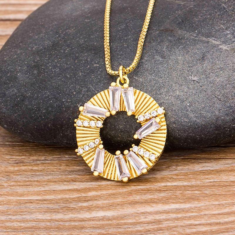 

2020 Hot Sale Classic Luxury Round Necklace Copper CZ Crystal Star Moon Pendant Chain Necklace Charm Women Girls Jewelry Gift