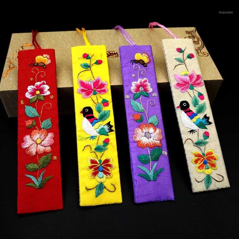 

Traditional Chinese Style Handmade Embroidery Bookmark Fabric Cloth Chinese Knot Bookmarker Party Favor1