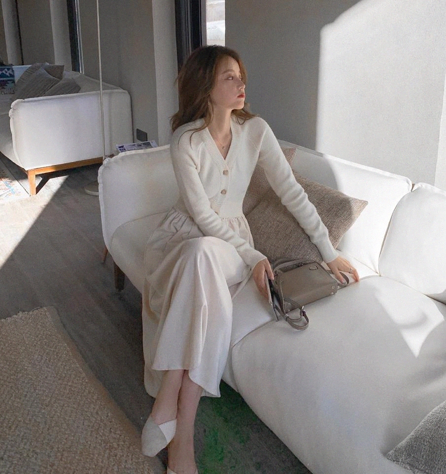 

Fall and winter with the undergarment of undergarment sweater skirt Hepburn Wind knee-length black knitted dress v-neck #Jy7O, Black;gray