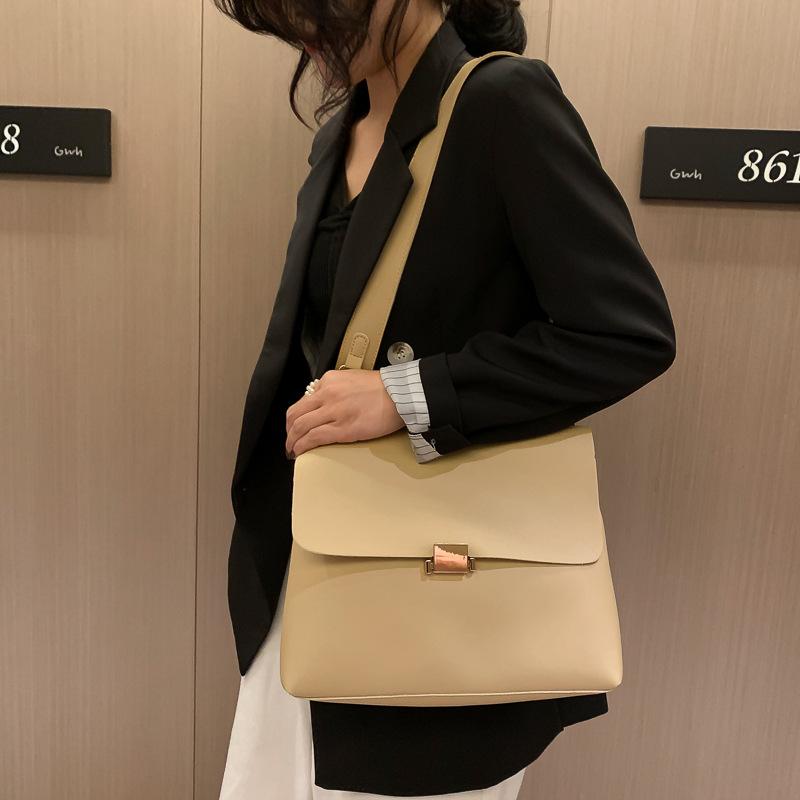 

Fashion Trendy Korean Style Wild Casual Large-capacity Shoulder Messenger Bag Hoos Satchels, Black