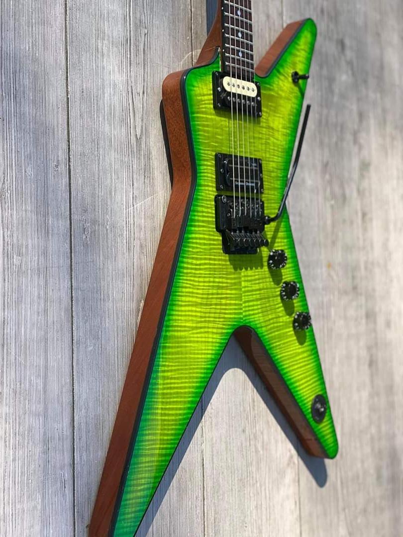 

Custom Shop Wash Dimebag Darrell Signature Green Flame Maple Top Electric Guitar Black Binding, Floyd Rose Tremolo, Black Hardware