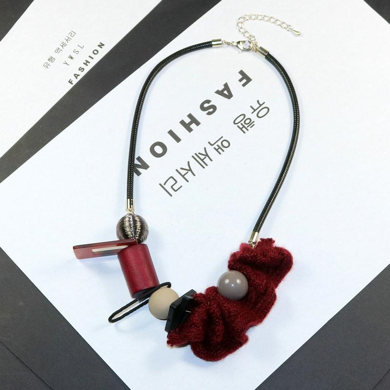 

New Women Beads Necklace Geometric Wood Woolen Yard Pendant Necklace Fashion Jewelry Short Rope Chain Trendy Accessories
