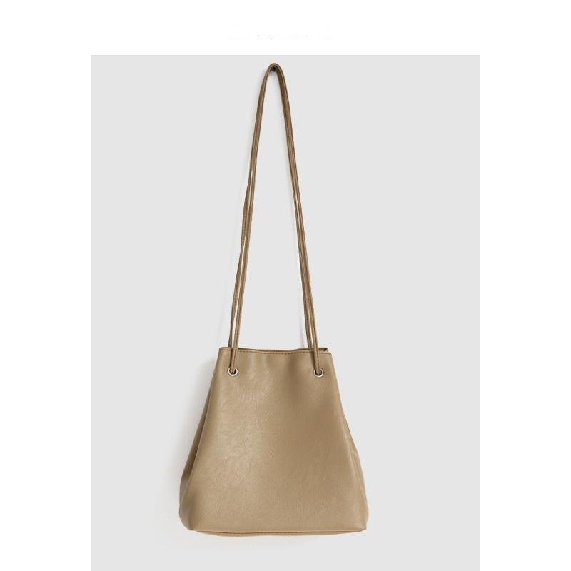 

Women's single shoulder bag 2021 new Korean version small fresh pure color single shoulder bucket bag simple diagonal span, Black