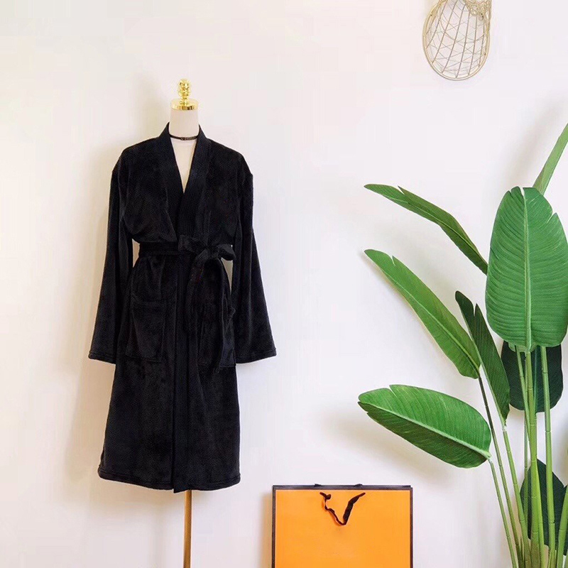 

2021 New H Designer Bath Robe Velvet Men Women Bath Robe Hotel Indoor Bathroom Sweet Dreams Nust Nightgown Free Shipping