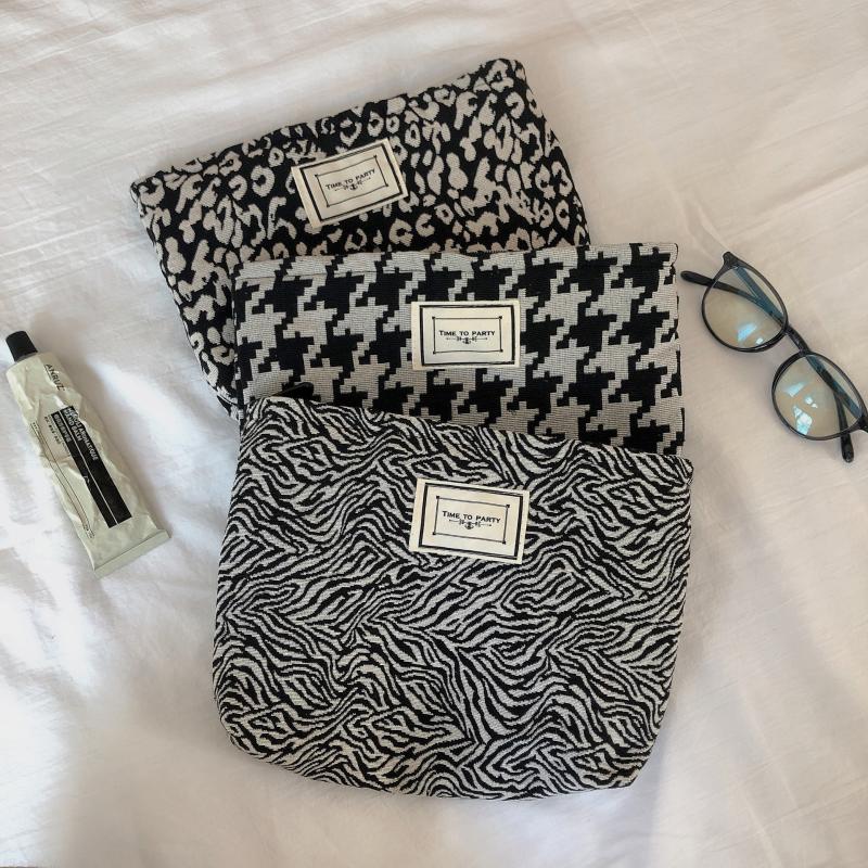 

Large Women Leopard Cosmetic Bag Canvas Waterproof Zipper Make Up Bag Travel Washing Makeup Organizer Beauty Case