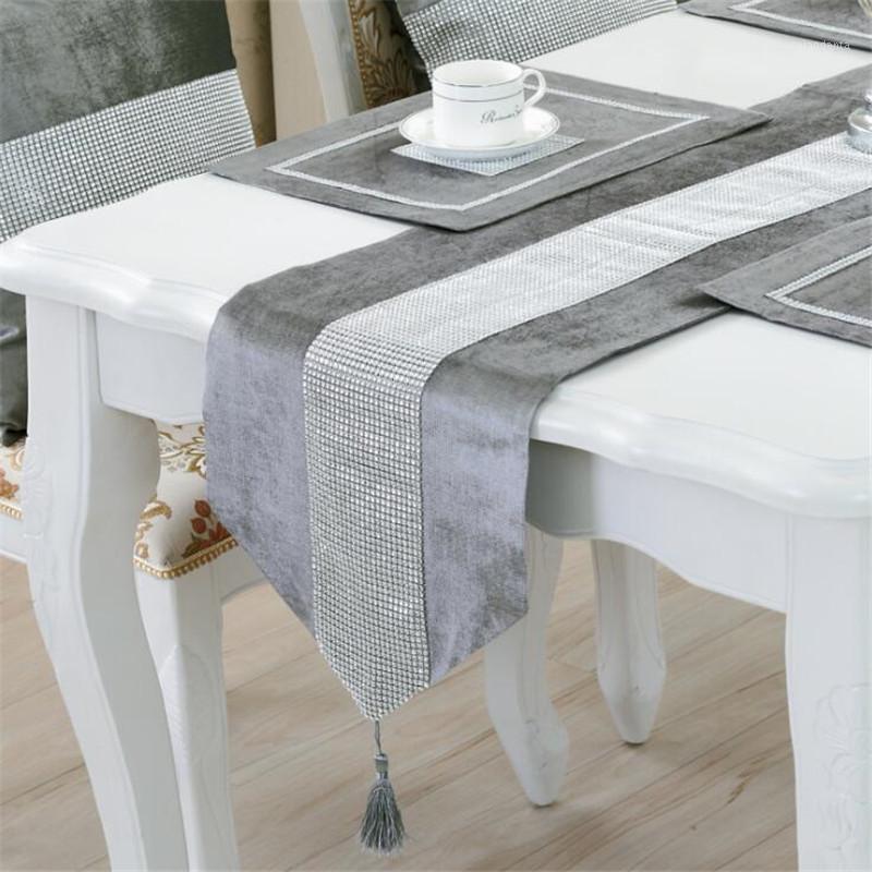 

Luxury High-End Flannel Table Flag Diamond Table Marriage Runners Mat Modern Simple Tassel Tablecloth1, Red