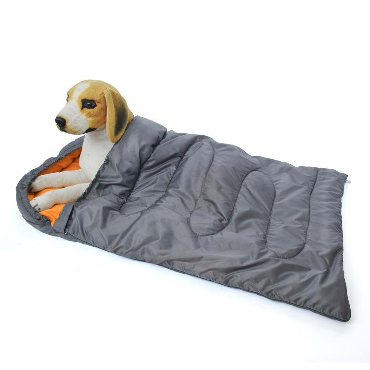 

Dog mat with removable storage bag, waterproof and wear-resistant dog sleeping bag pet bed, kennel mat, warm and comfortable, Light gray