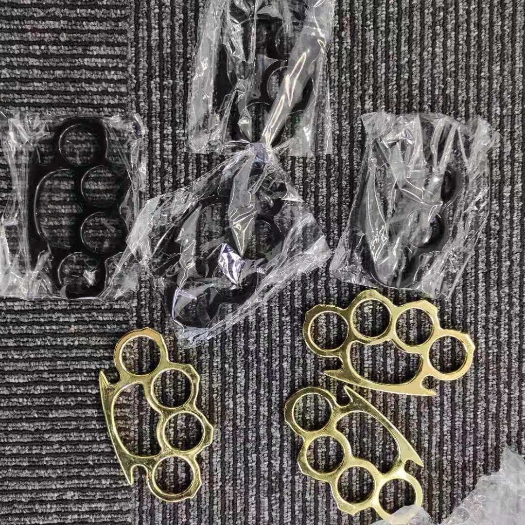 

Fighting glass fiber finger tiger hand clasp boxing clasp black aluminum alloy four finger boxing sleeve aluminum tiger ring defensive we003