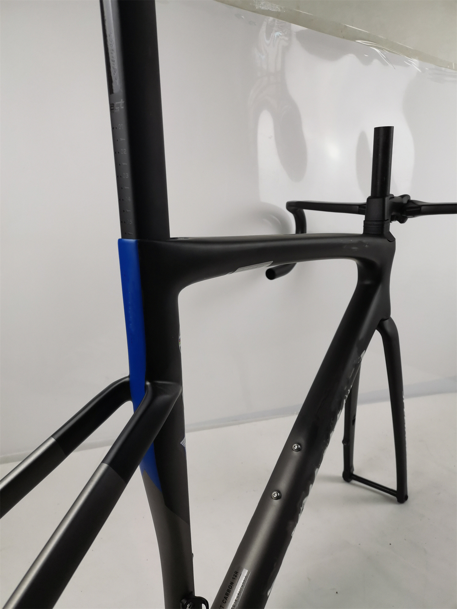 

High quality road bike carbon frame flat-mount disc thru axle 100*12mm 142*12mm 700C bicyle frameset suitable for Di2 group, Red