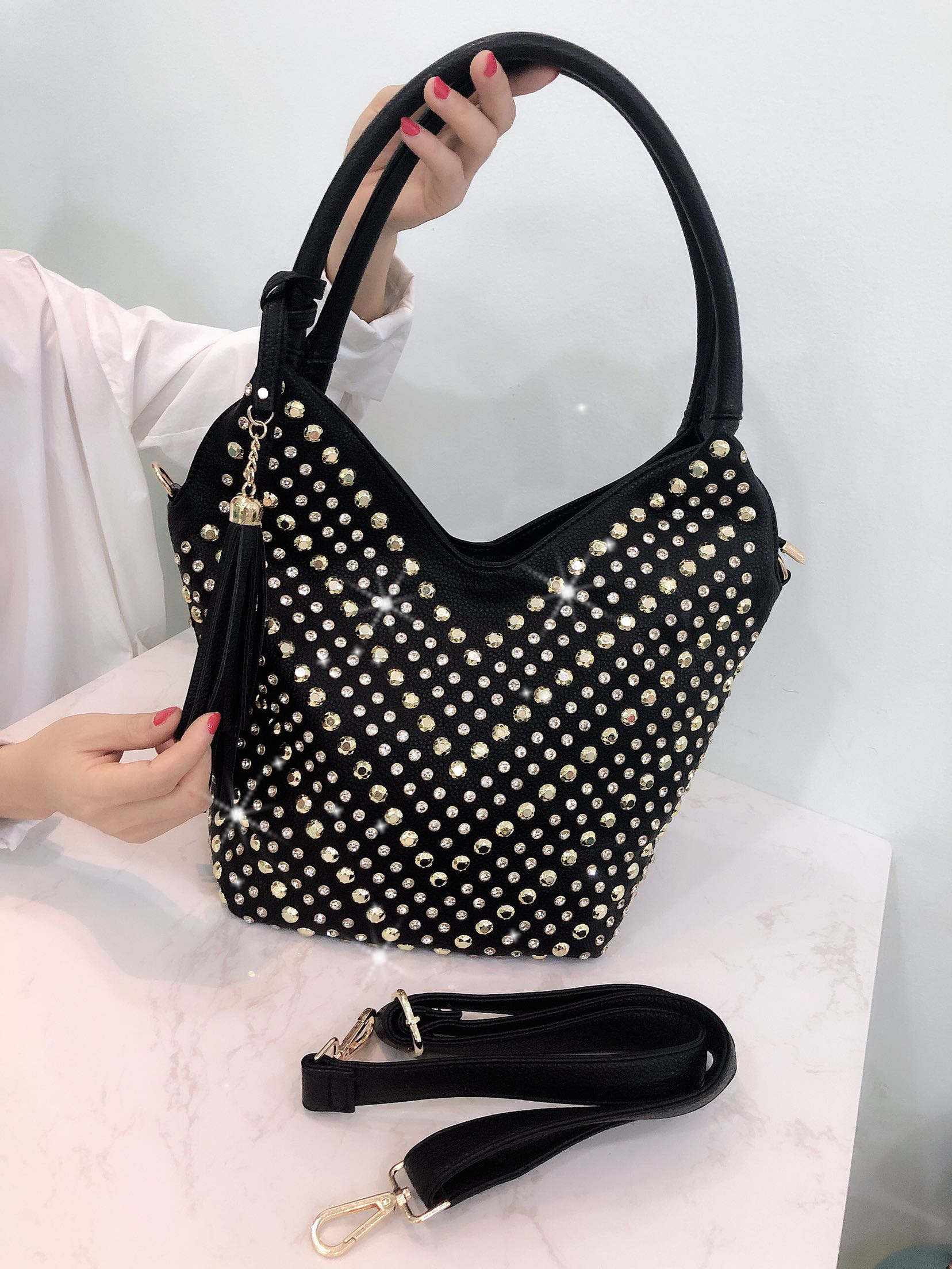 

Luxo strass ladies 2020 new fashion free diamond great capacity occasional female shoulder messenger bag, Black