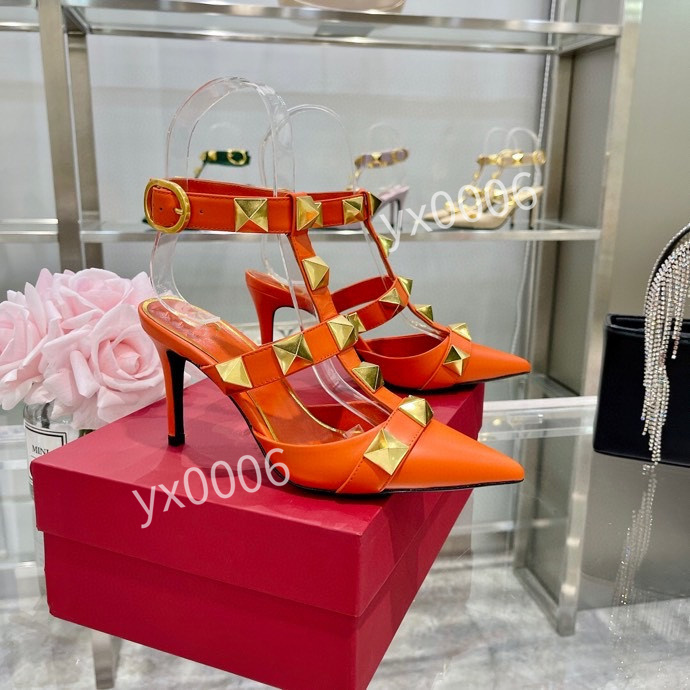 

Top quality luxury designer shoes 35-42 casual breathable Calfskin with floral embellished rubber outsole White silk sport yh211225, Choose the color