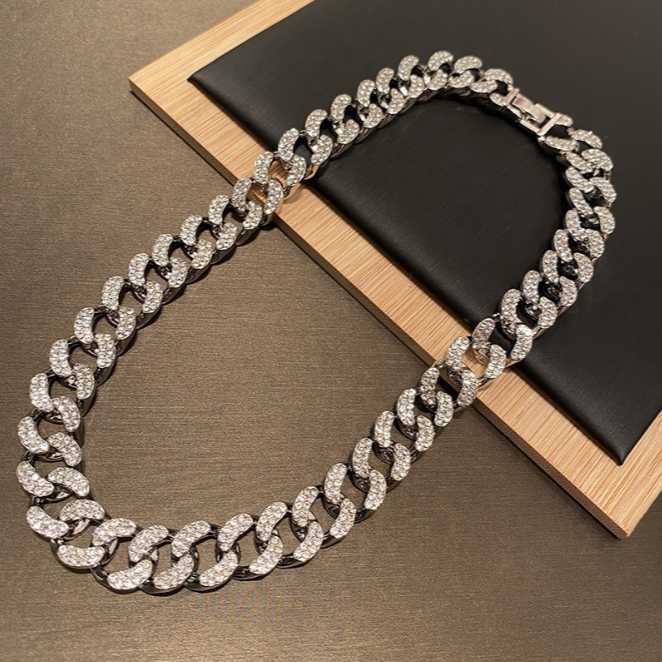 

Exaggerated metal chain trend women short collarbone chain cool rock girls with Cuban full rhinestone thick necklace pub party