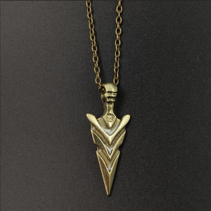 

New red light blue high quality luminous arrow necklace men and women retro luminous arrow necklace pendant fluorescent necklace, Yw-0164-golden red