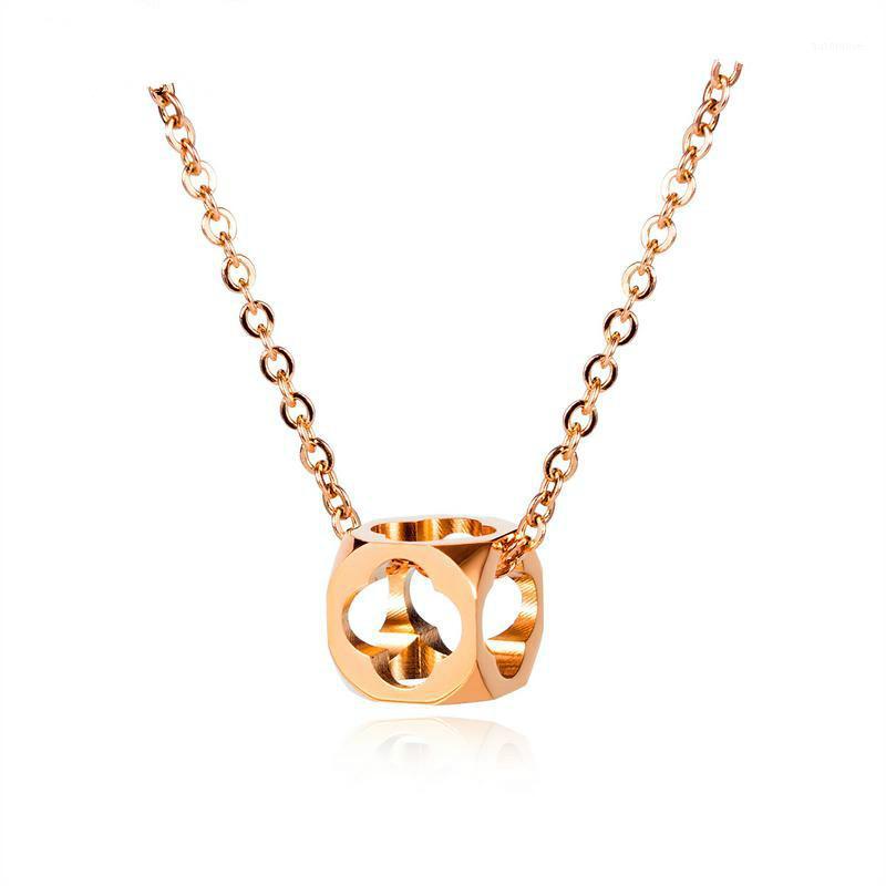 

Korean Style Hollow Flower Stainless Steel Pendant Fashion Necklace Women Clavicle Chain Girlfriends Simple Ornament Gb16631