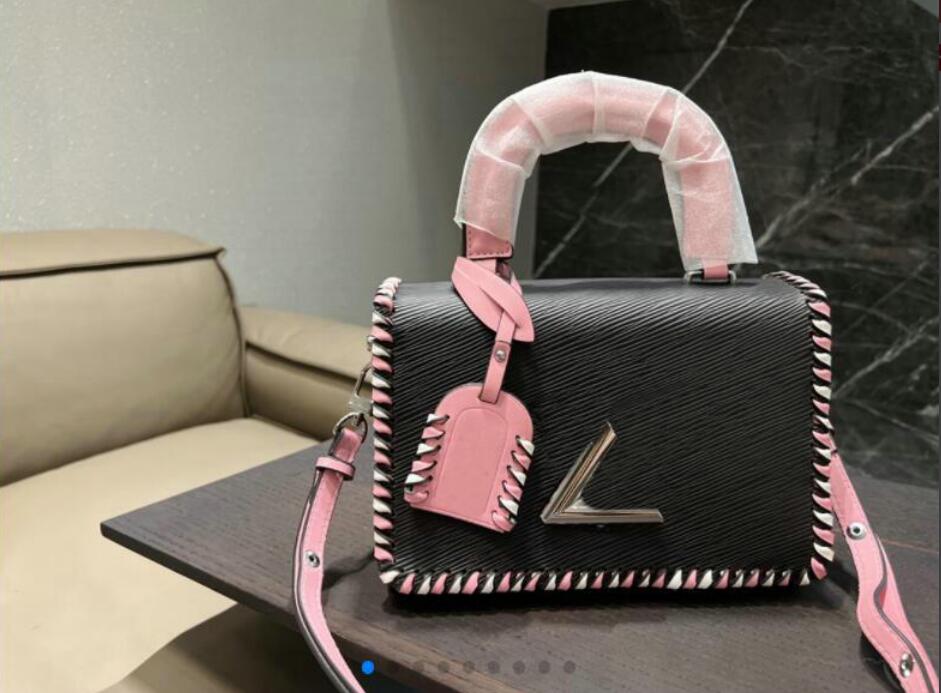 

designers bags Twist lock Handbag Purse Water ripple Genuine Leather Messenger Bag Embroidery Shoulder Strap Crossbody Flap Handle Totes, Black