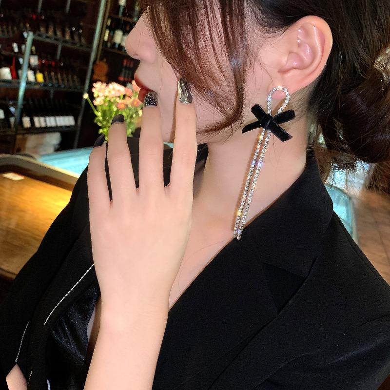 

Dangle & Chandelier 2021 Trend Korean Black Bowknot Long Tassel Shiny Crystal Drop Earrings Fashion Women Senior Temperament Jewelry