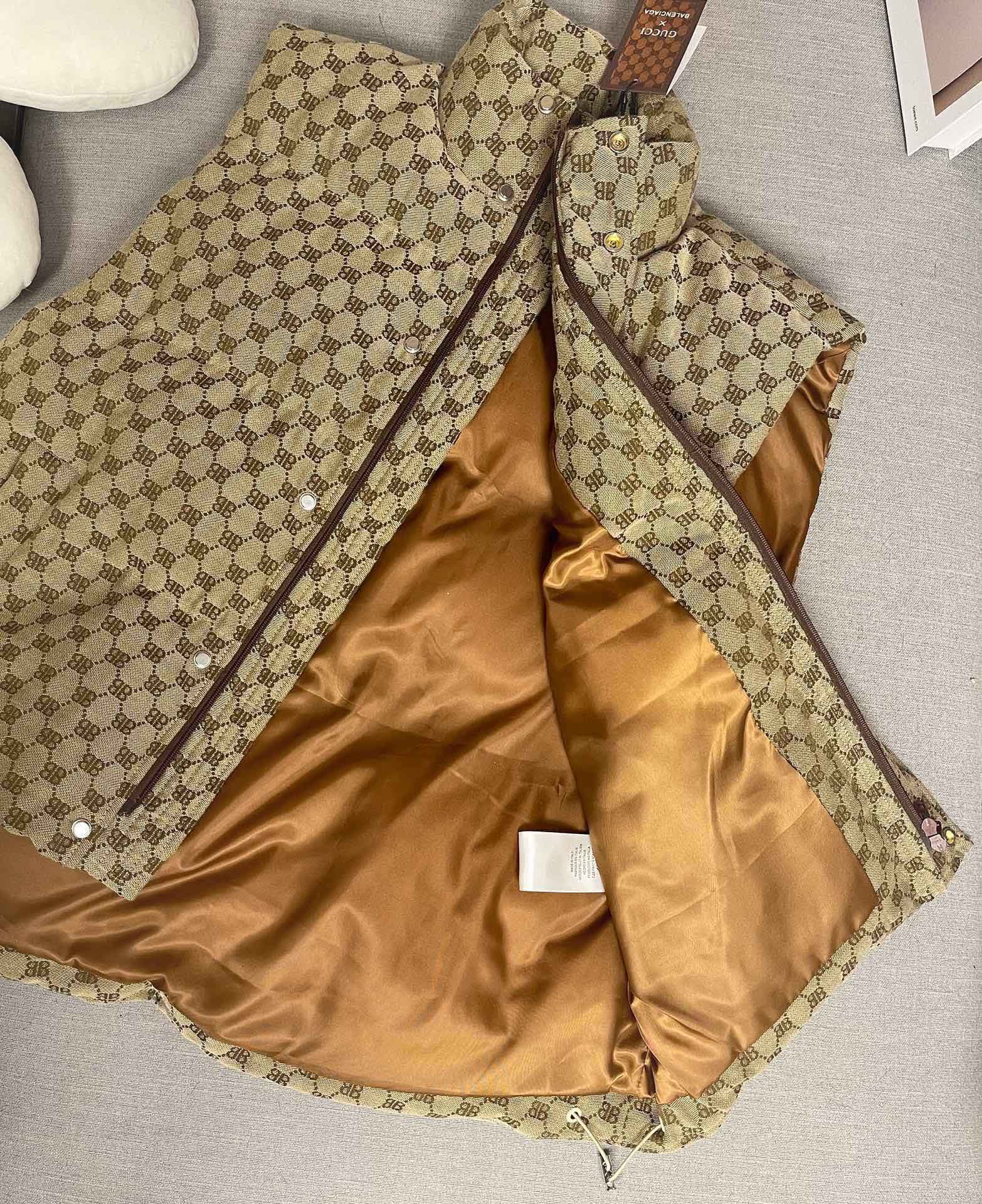 

2021ss spring and summer new high grade cotton printing short sleeve round neck panel T-Shirt Size: m-l-xl-xxl-xxxl Color: black white