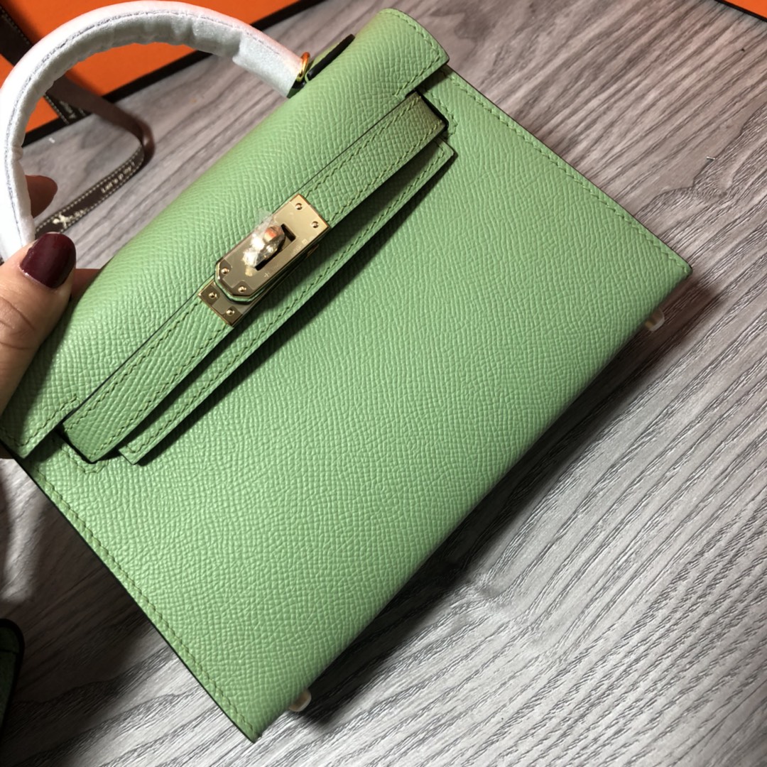 

designers purse, handmade quality, 19.5cm,avacado green, epsom leather,wax thread,gold and silver hardware,whosale price,fast delivery,contact me for details, Light green