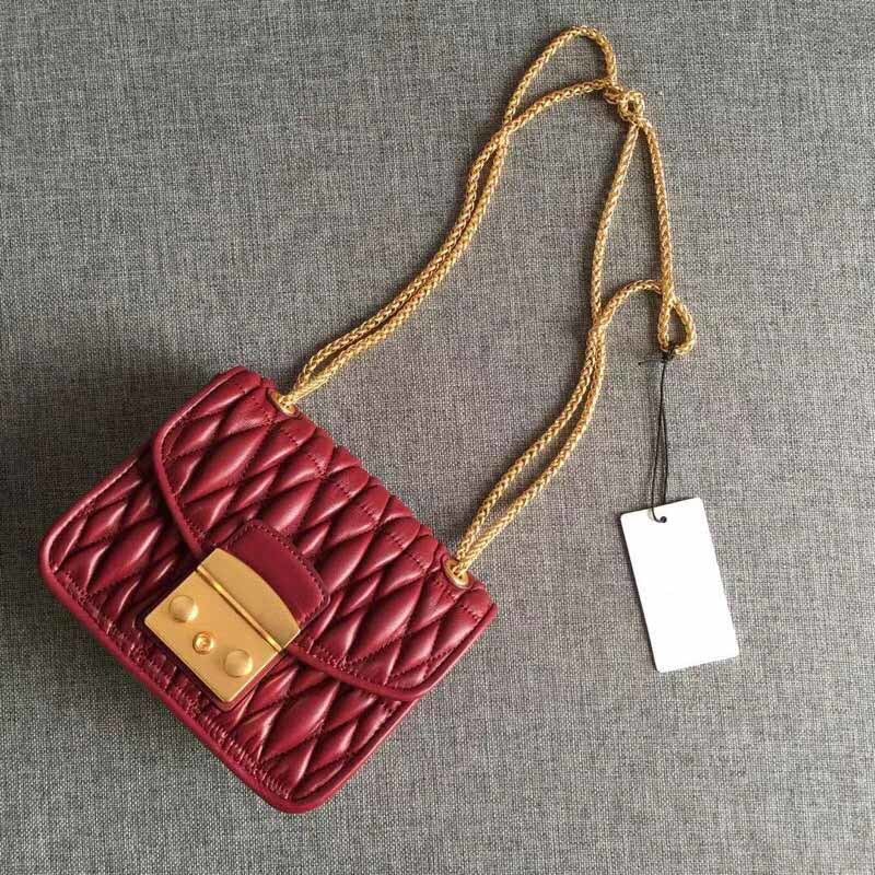 

2020 luxo clssico couro multifuncional bloqueio de corrente um ombro diagonal cruz envelope saco aleta Q9GA, Red