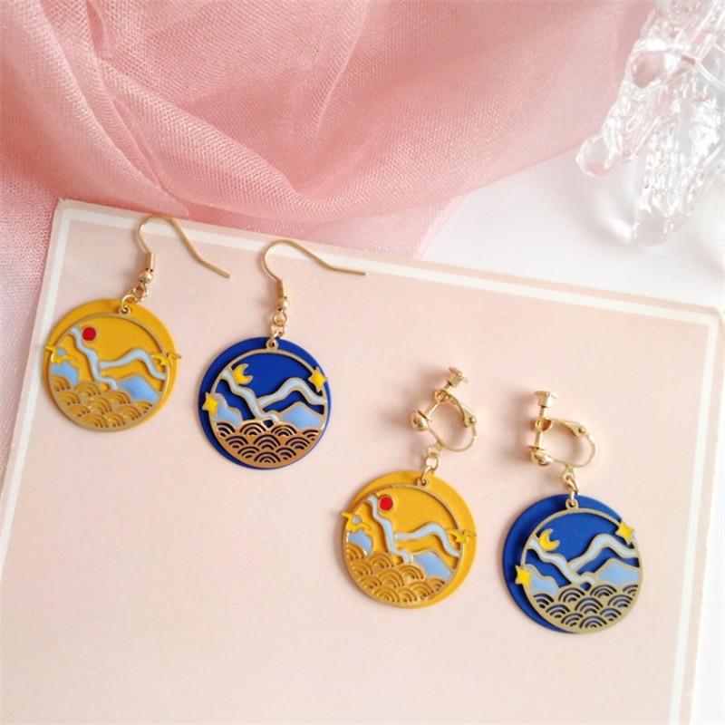 

Cartoon Cat Round Badge Pendant Earrings Sun Daylight Moon Night Female Charming Clip Earrings Jewelry Gift