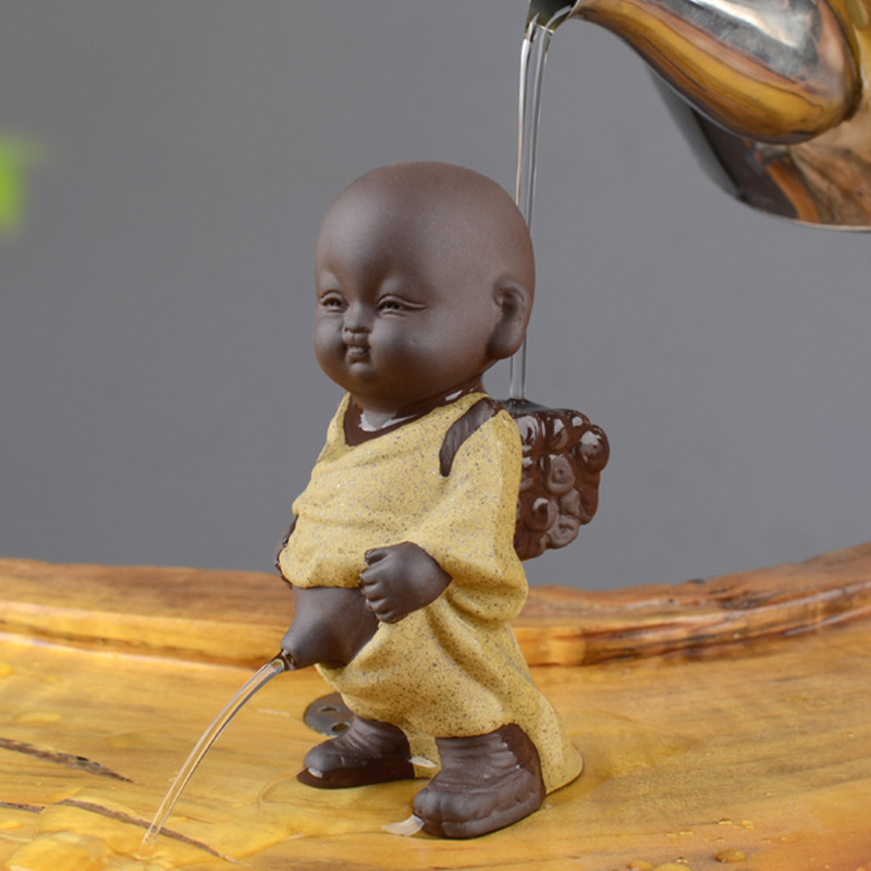 

Zisha Tea Pet Strainer Peeing Little Monk Decoration Creative Piss Child Doll Spray Ceramic Character Tea Filter Accessories