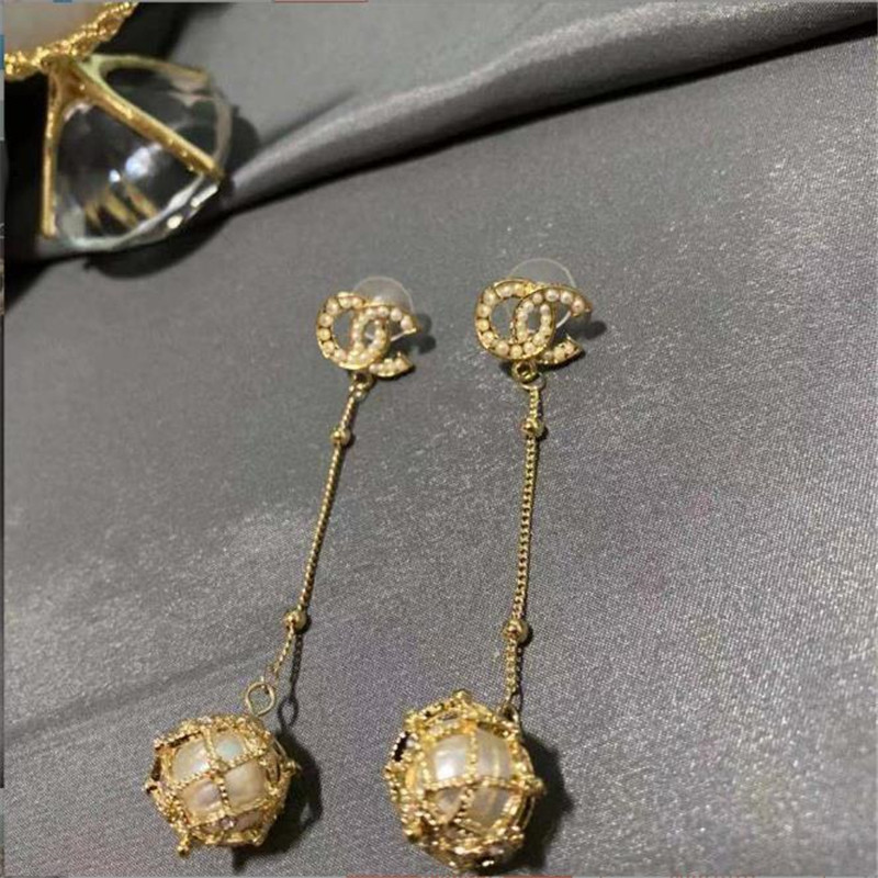 

Luxury jewelry New earrings in summer are fashionable, exaggerated and retro