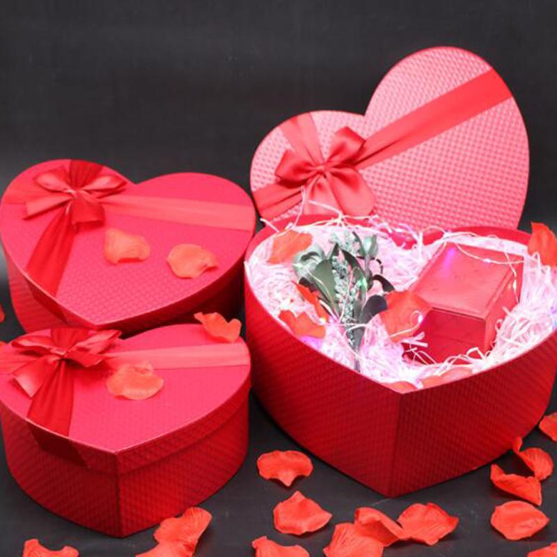 

Wholesale High Grade Large Size Red Embossed Heart Shaped Gift Box New Year Party Wedding New Year Candy Jewelry Flower Gift Box