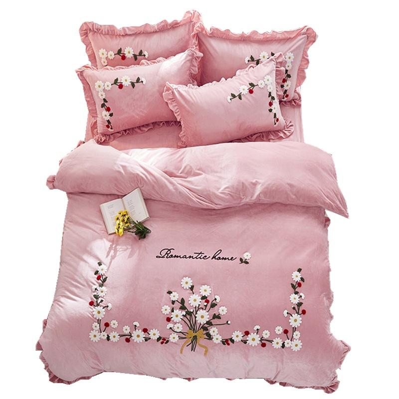 

Embroidered crystal velvet four-piece autumn and winter plush duvet cover flannel bedding set, Green