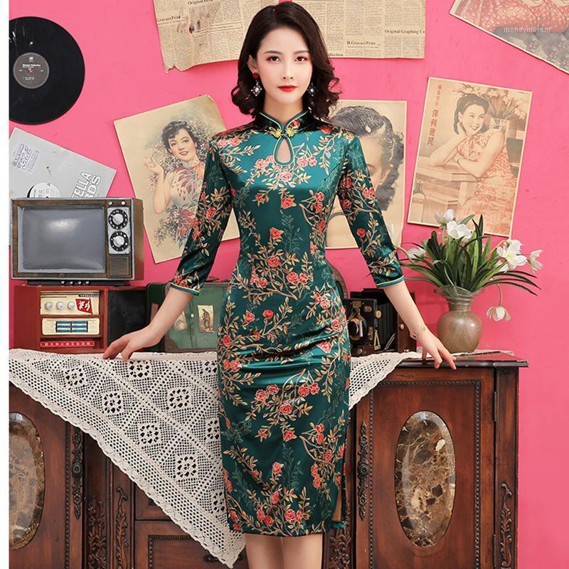 

Green Mandarin Collar Chinese Women Cheongsam Print Flower Velour Evening Party Dress 3/4 Sleeve Long Qipao Large Size 3XL-6XL1