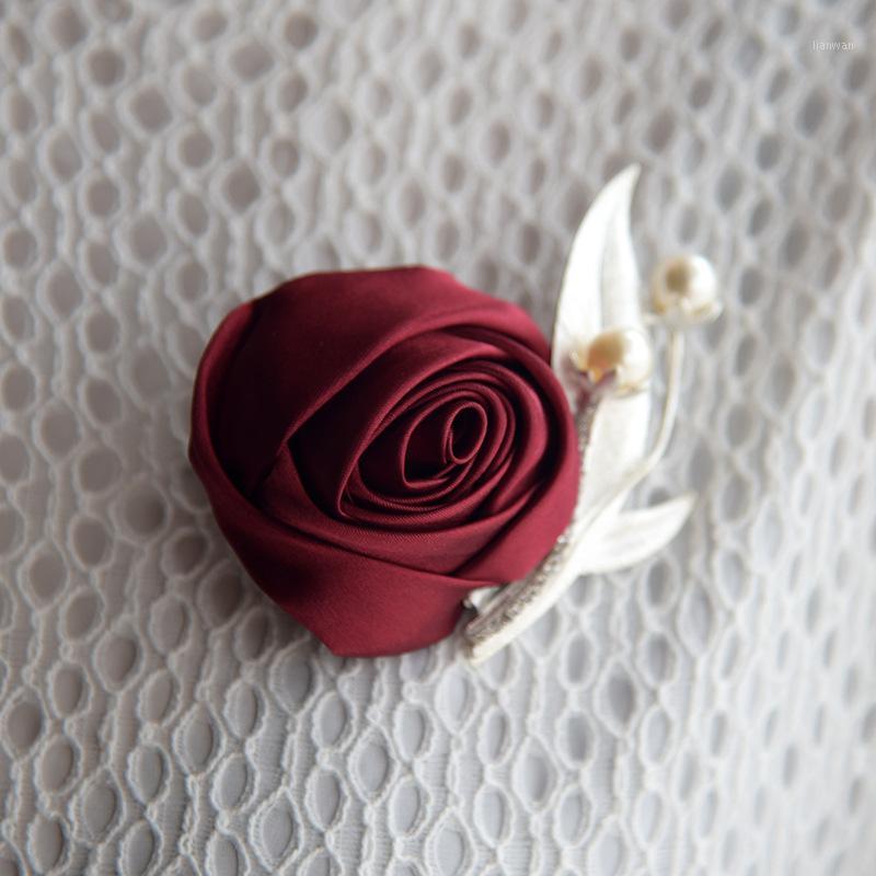 

Elegant Wine Red Satin Roses Corsage For Wedding Bride Suite Decor Boutonniere With Pear Pin Brooch For Party Dress Decor1, White