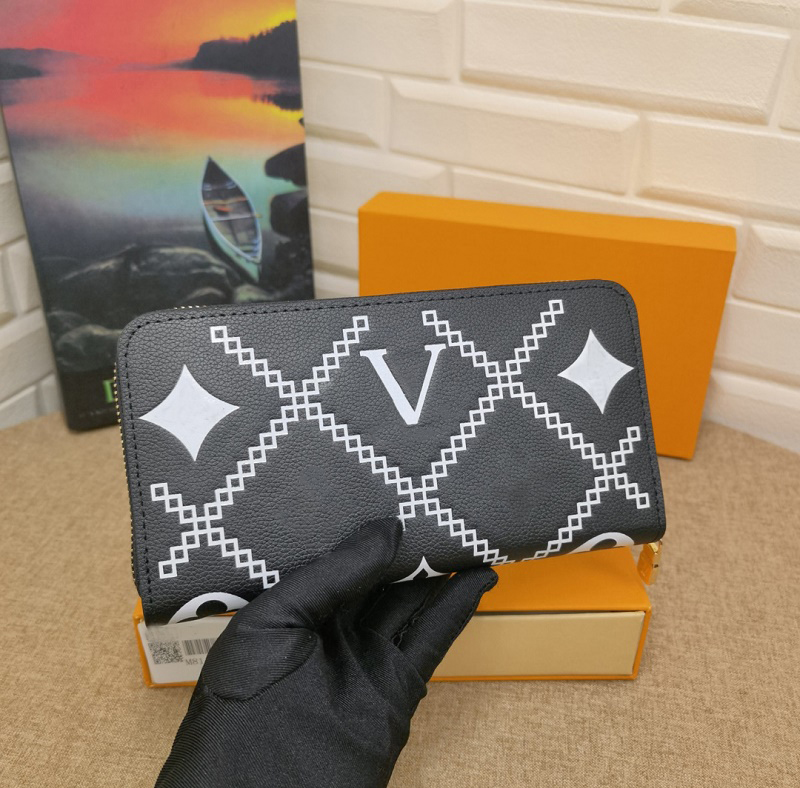 

Top Fashion Men and women purses leather designer luxury letters flower pattern chain interlayer hand classic with box SIZE 19-10-2.5cm M81141