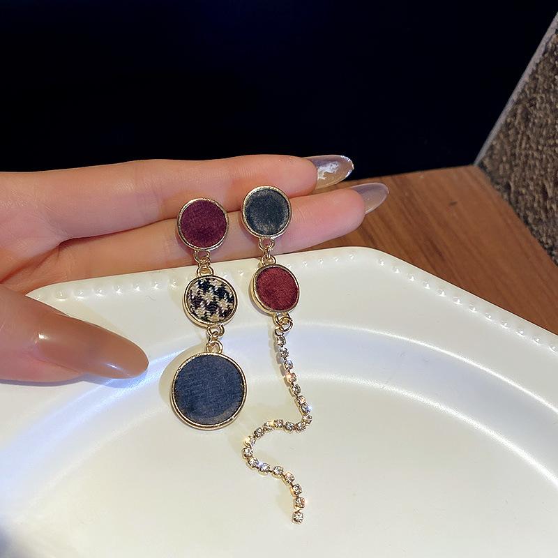 

Women's Fashion Trend Asymmetric Long Tassel Earrings New Flannel Earrings Temperament Jewelry